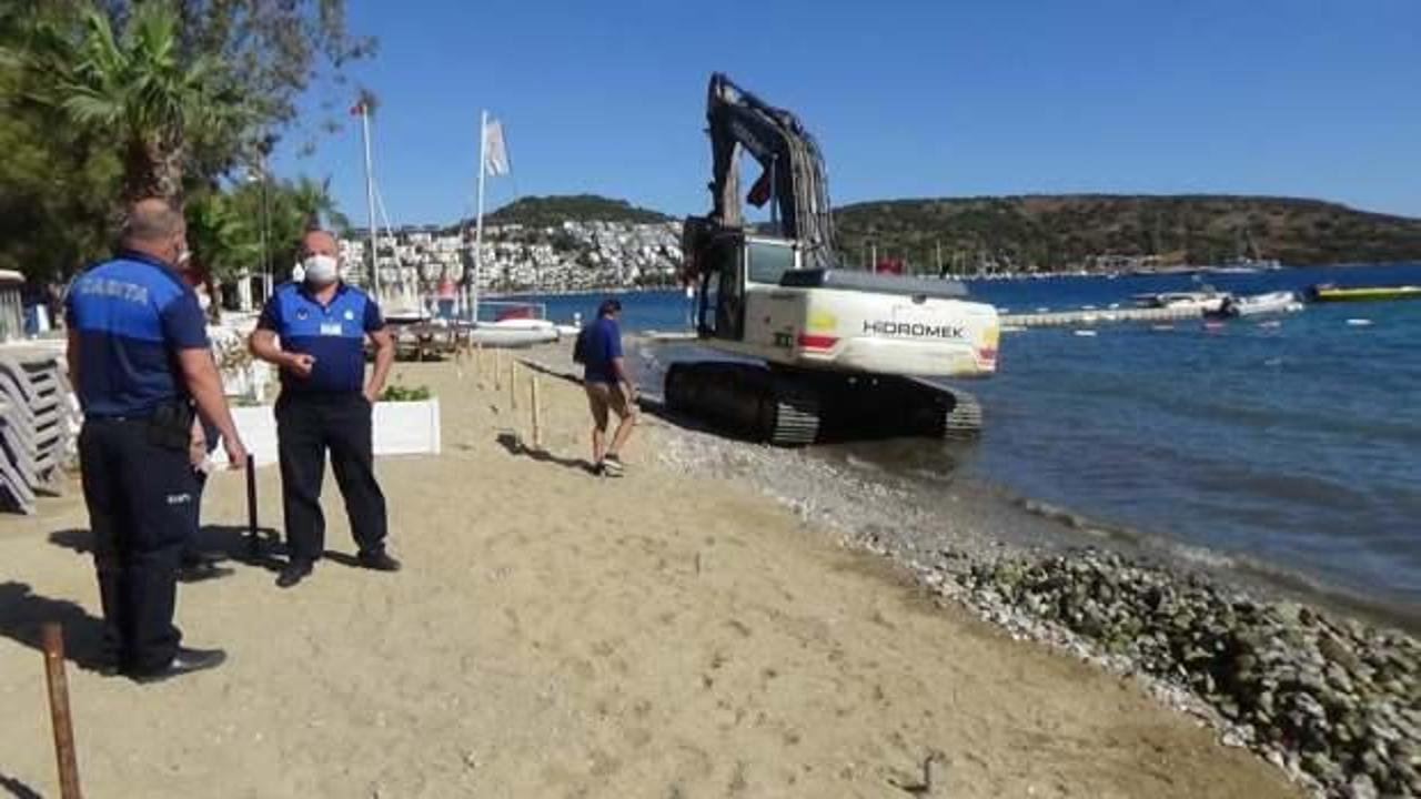 Bodrum'da bir kişi iş makinesiyle il&ccedil;eyi birbirine kattı!