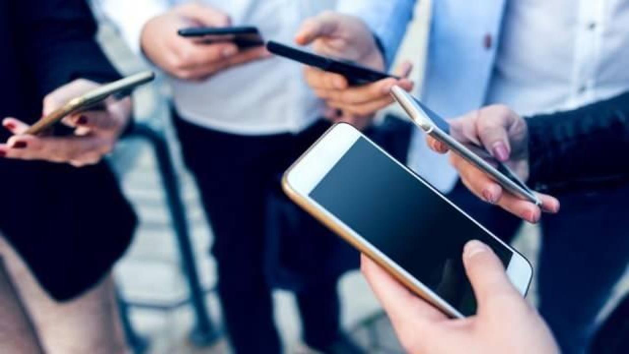Cep telefonu alacaklara uyarı: Her kaçak 10 telefonun 8'i internetten satılıyor