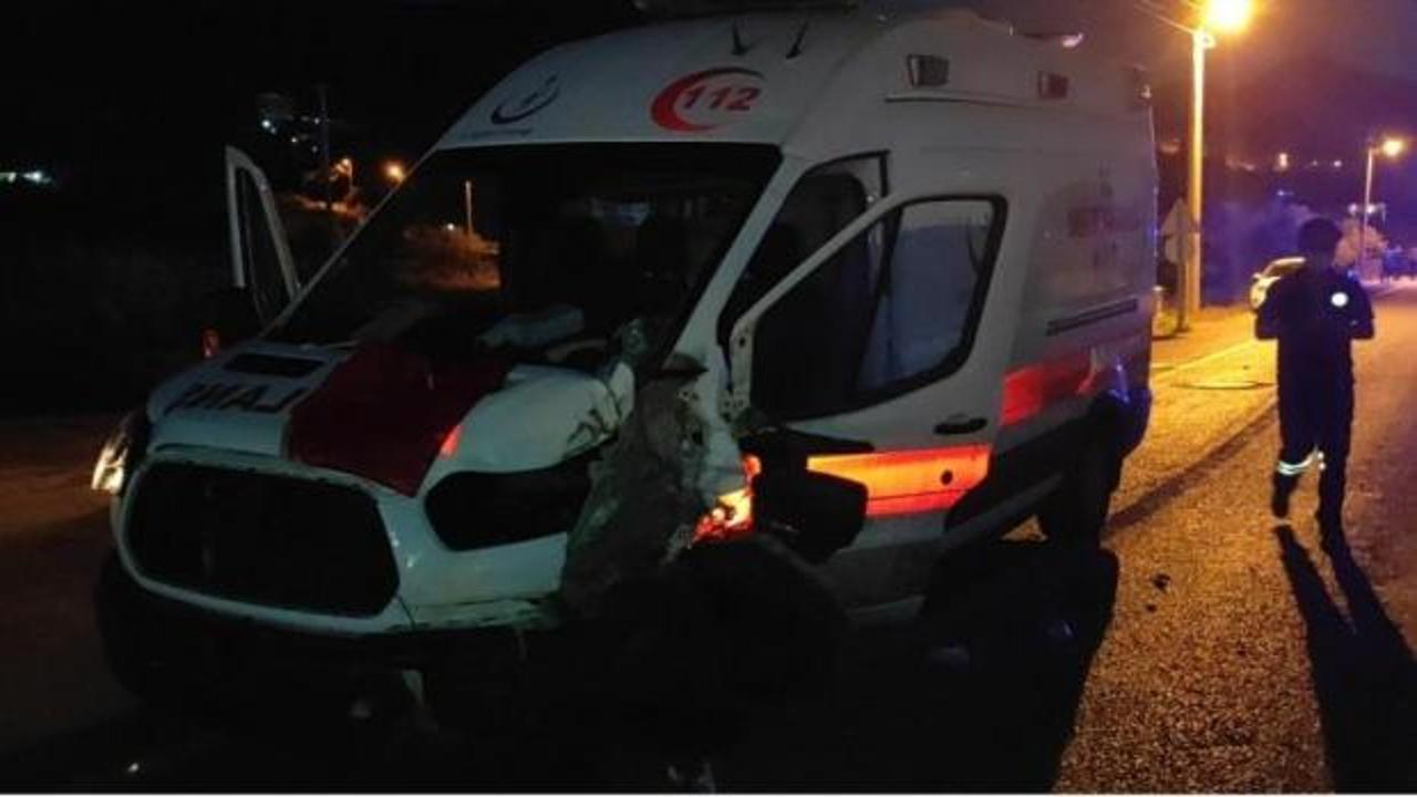 Kuşadası'nda ambulans kaza yaptı: 2 yaralı