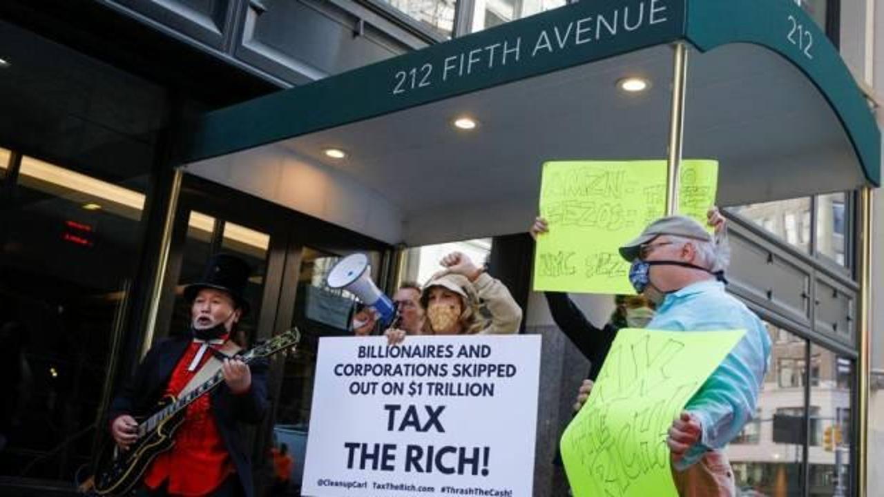 Milyonerlerden Jeff Bezos'un evinin önünde protesto: Vergiler artırılsın