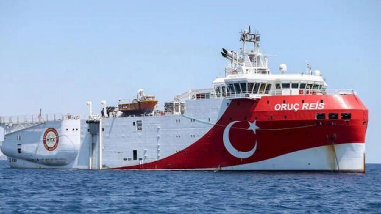 Oruç Reis gemisi ikmal için Antalya Limanı'na yanaştı