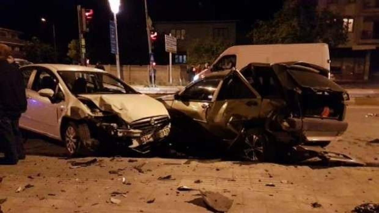 Sapanca'da kavşakta zincirleme kaza: 5 yaralı