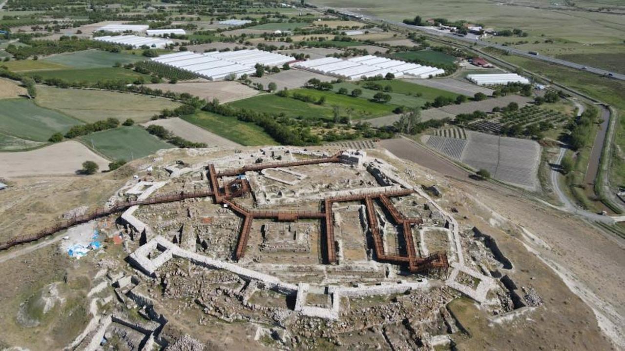 2900 yıllık Urartu şehri turistleri ağırlamak için gün sayıyor