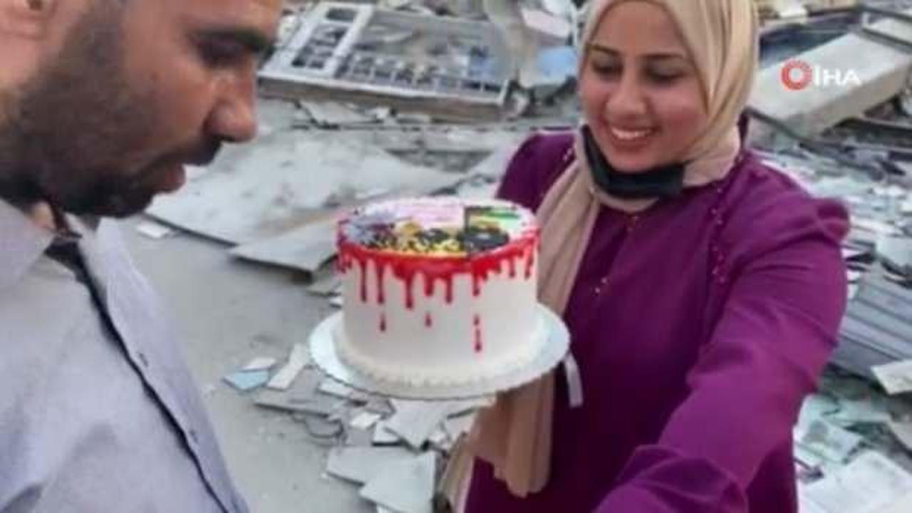 Filistinli genç kız, babasının doğum gününü enkaz üzerinde kutladı