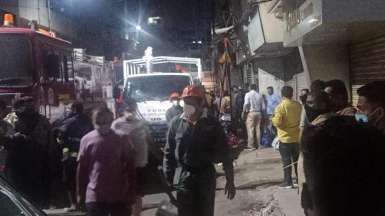Hindistan'da bina çöktü: En az 7 ölü