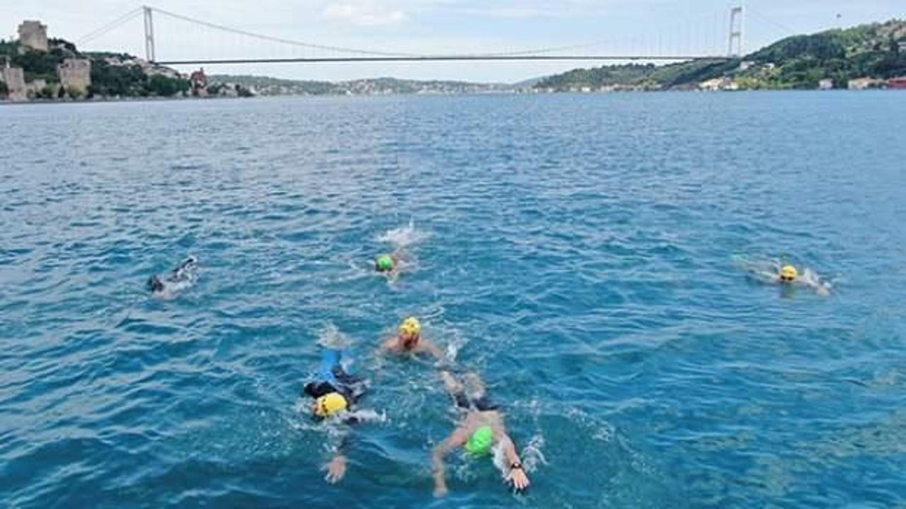 Kısıtlamada İstanbul Boğazı'nı yüzerek geçtiler