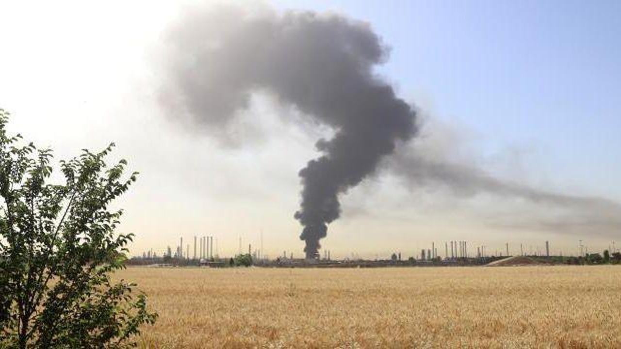 İran'daki petrol rafinerisinde çıkan yangın söndürüldü