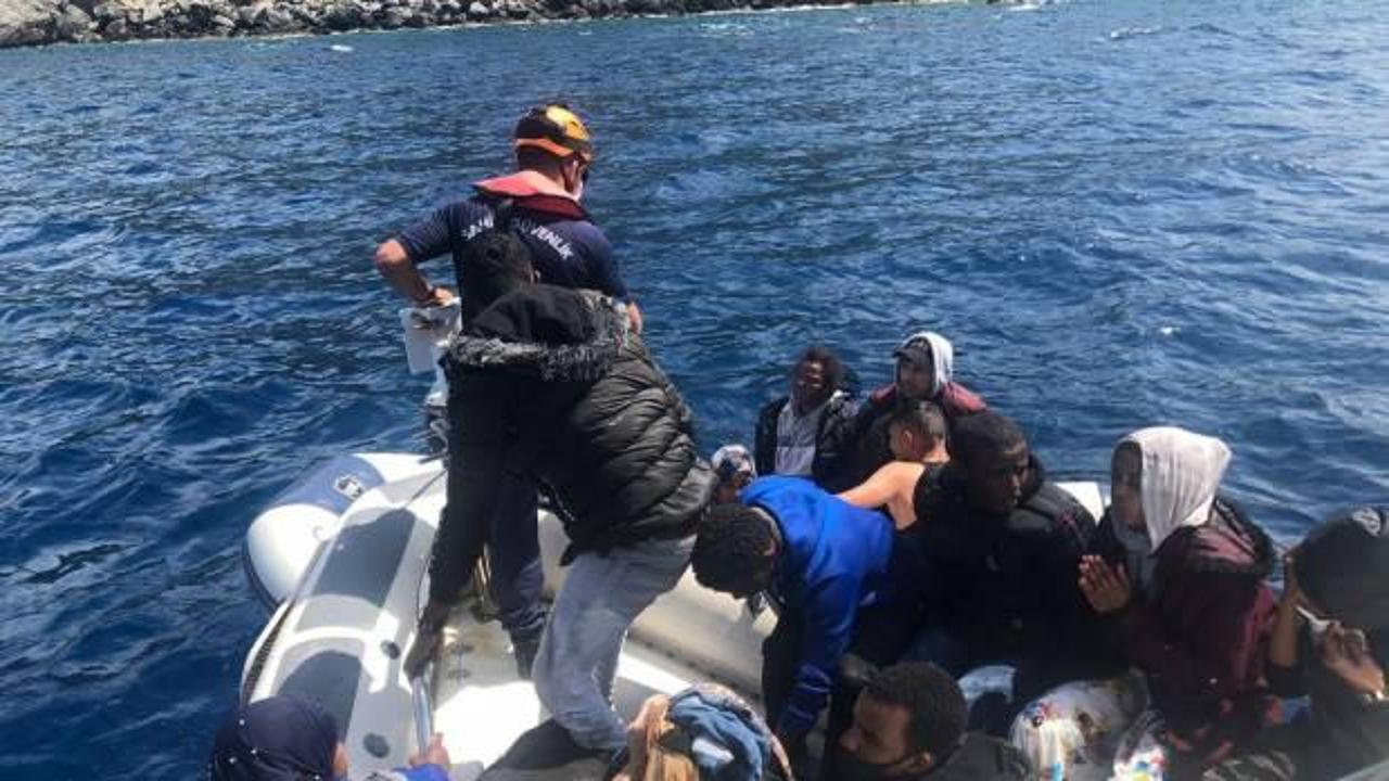 Türk kara sularına itilen 74 sığınmacı kurtarıldı