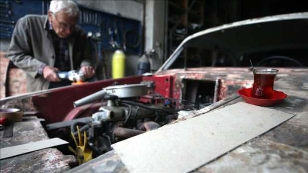 86'lık 'Suat Dede' Anadol otomobilleri hayata döndürüyor!