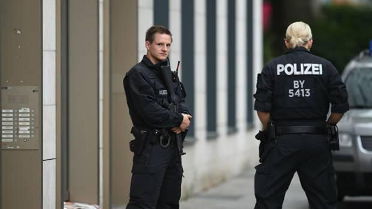 Almanya'da polis teşkilatında ırkçılık operasyonu