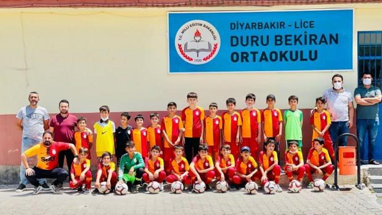 Galatasaray'dan köy okuluna malzeme desteği