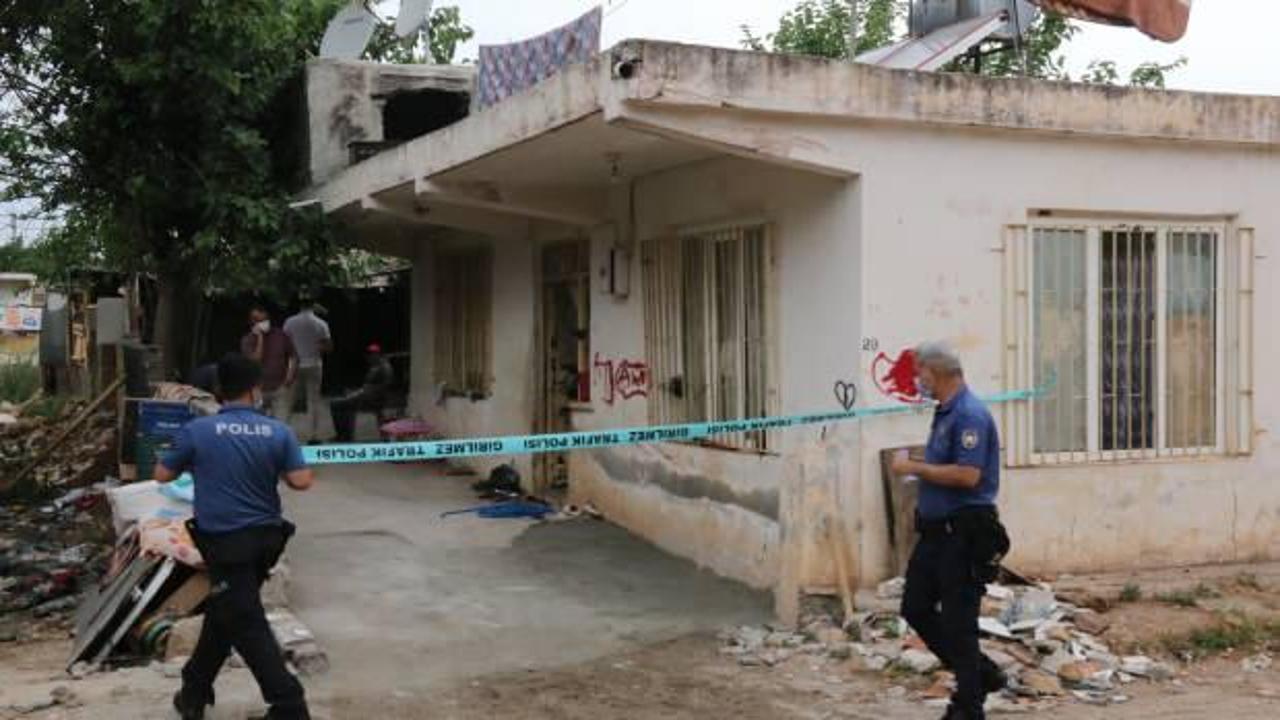 Kıskan&ccedil;lıktan g&ouml;z&uuml; d&ouml;nd&uuml;, eşini ayaklarından vurdu!