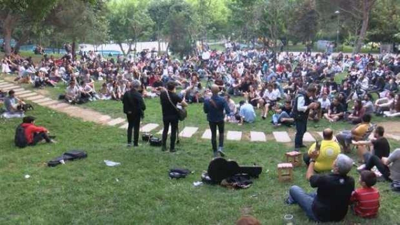 Maçka Parkı'nda sosyal mesafesiz konser