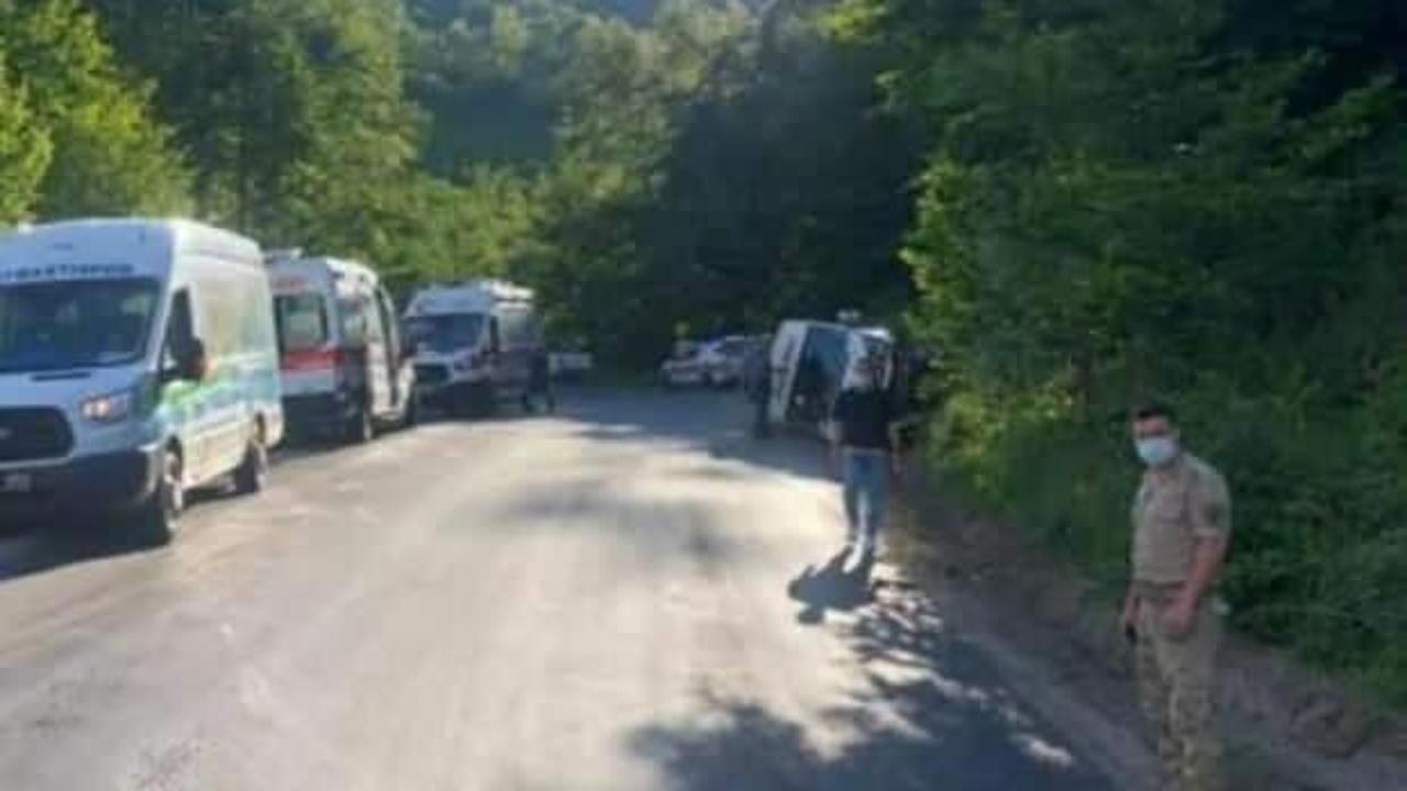 Yaylaya çıkan tur minibüsü devrildi: 15 yaralı