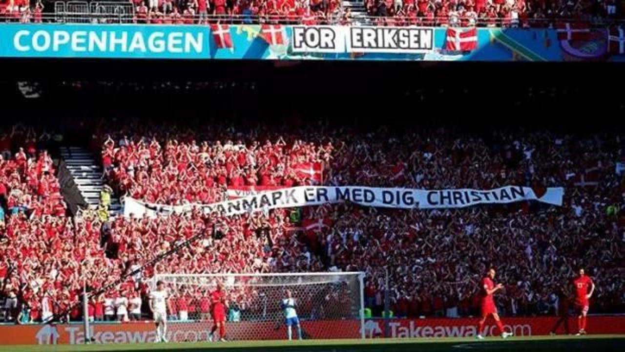 Danimarka-Belçika maçında Eriksen'e destek