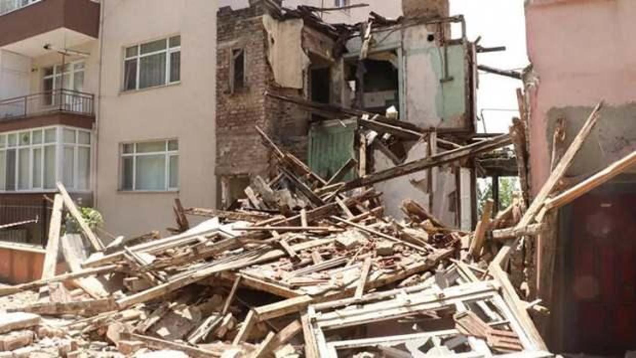 Ereğli'de 2 katlı metruk bina çöktü