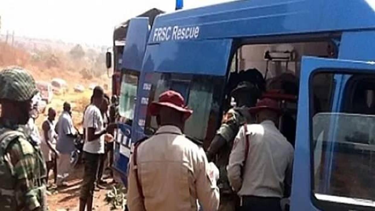 Feci kaza! Akaryakıt yüklü tanker ile minibüs çarpıştı: 7 ölü