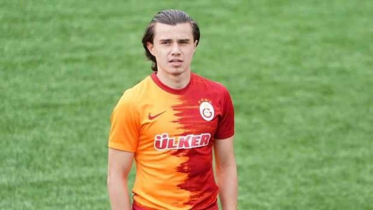 Galatasaray, Sarper Çağlar'la profesyonel sözleşme imzaladı!