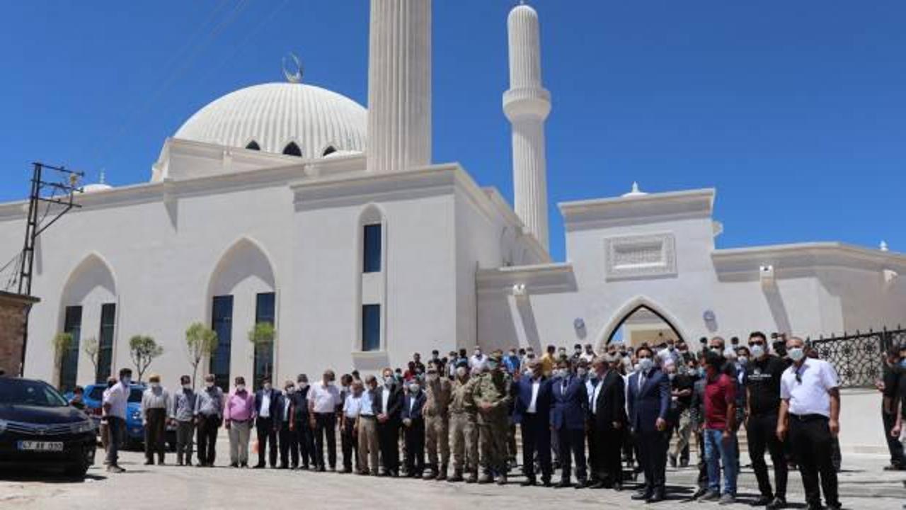 Mardin'de Selçuklu ve Osmanlı mimarisiyle inşa edilen cami törenle ibadete açıldı