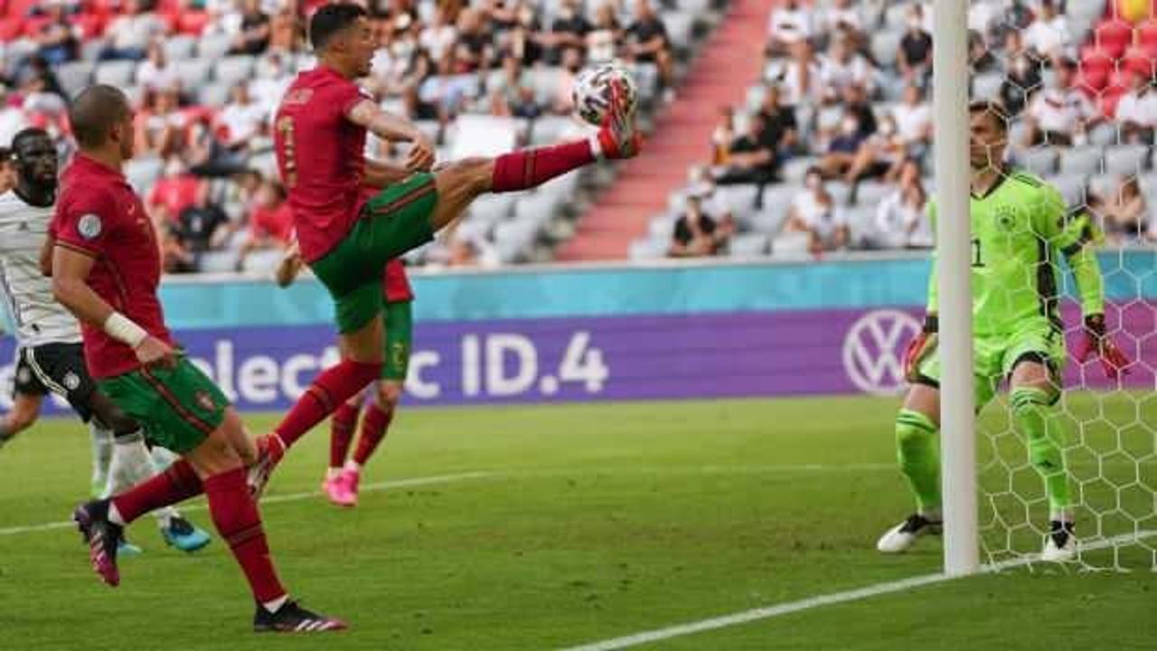 Ronaldo, Klose'yi yakaladı