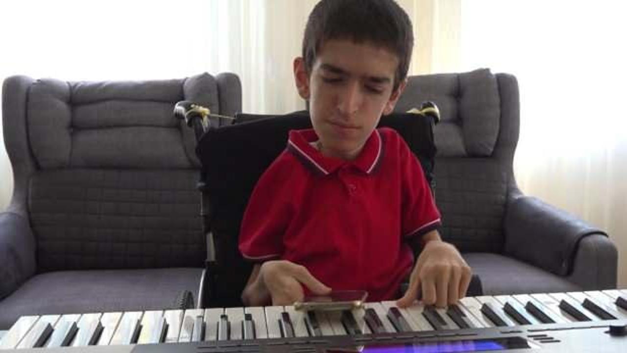 SMA hastası Umut, hayata piyano çalarak tutunuyor