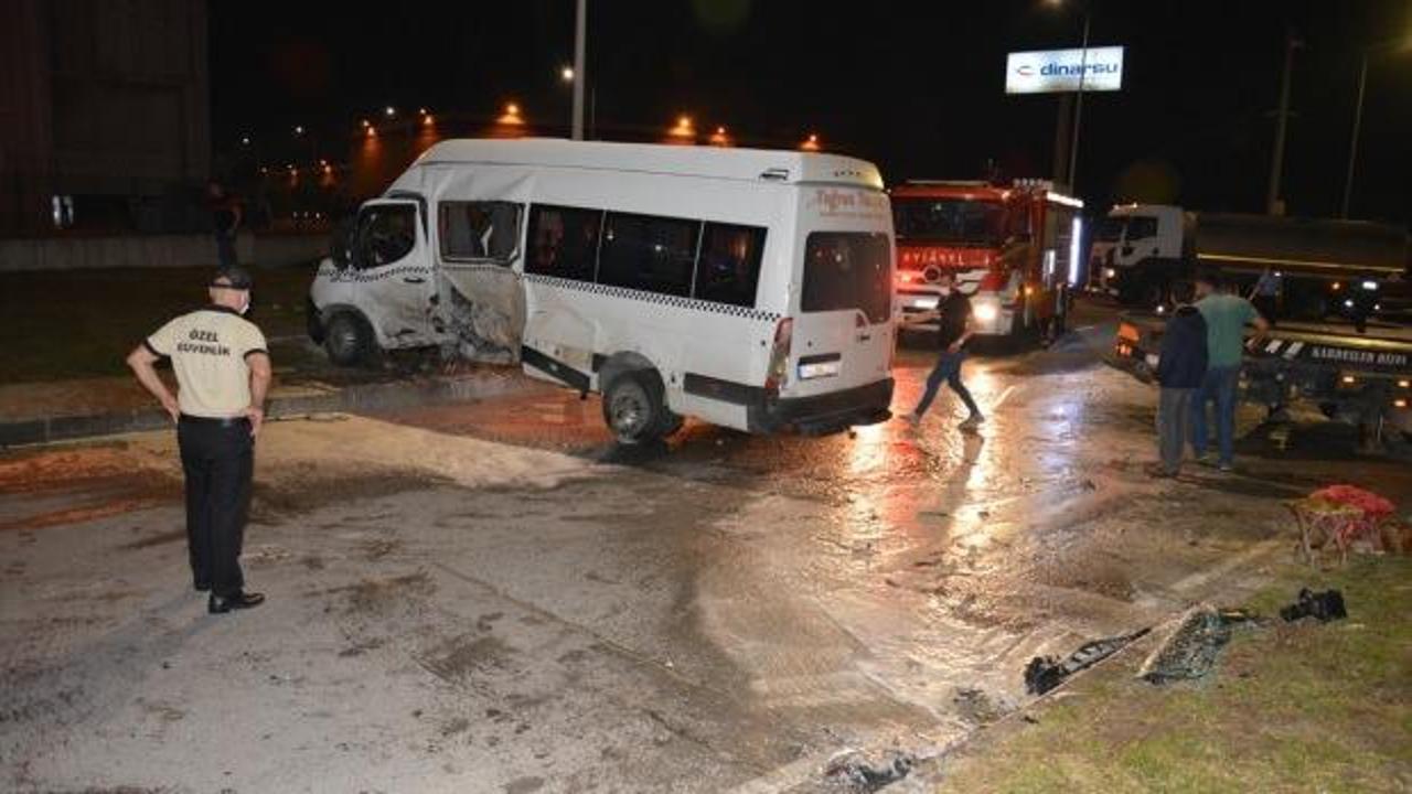 Tekirdağ'da işçi servisi ve otomobil çarpıştı: 8 yaralı