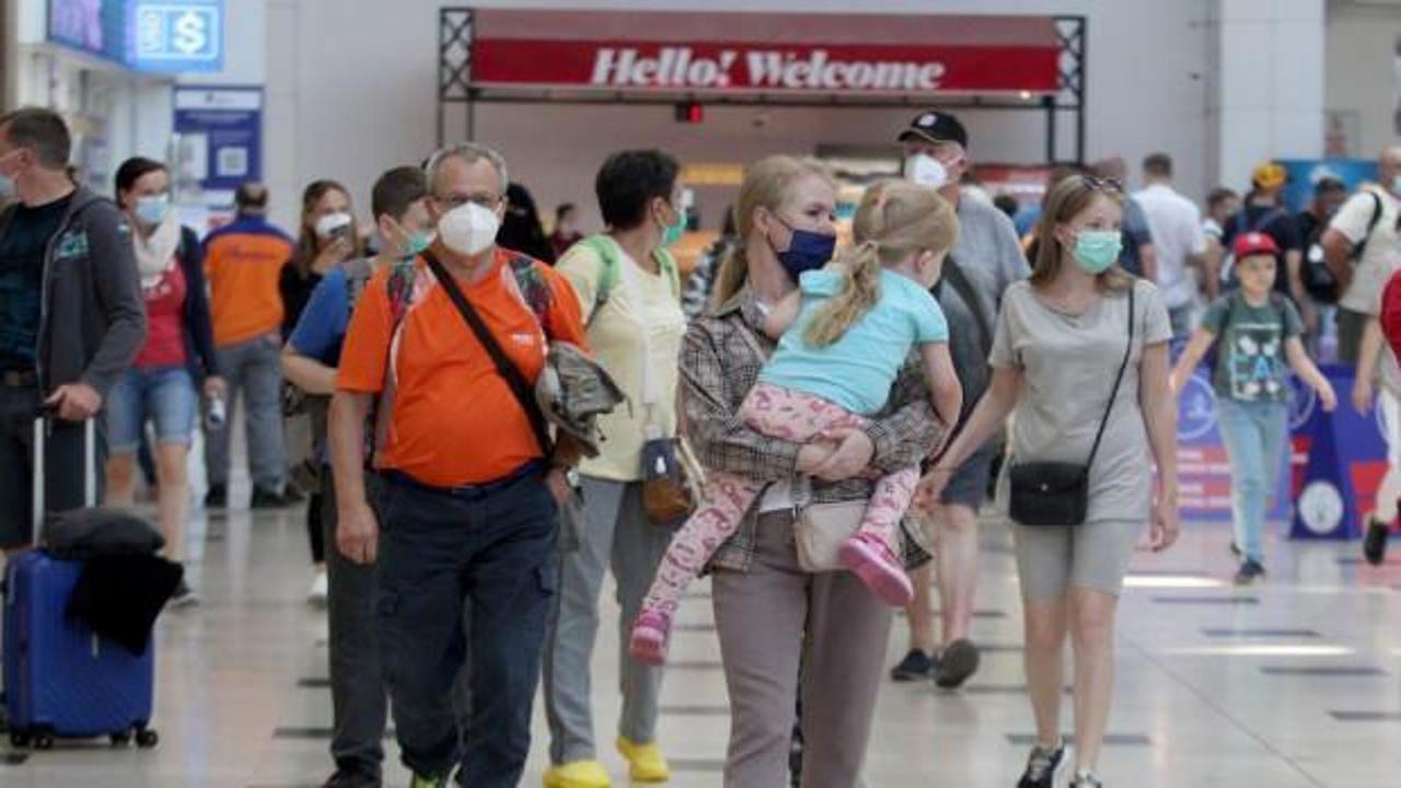 Antalya’ya hava yoluyla iki günde 18 bin Rus turist geldi