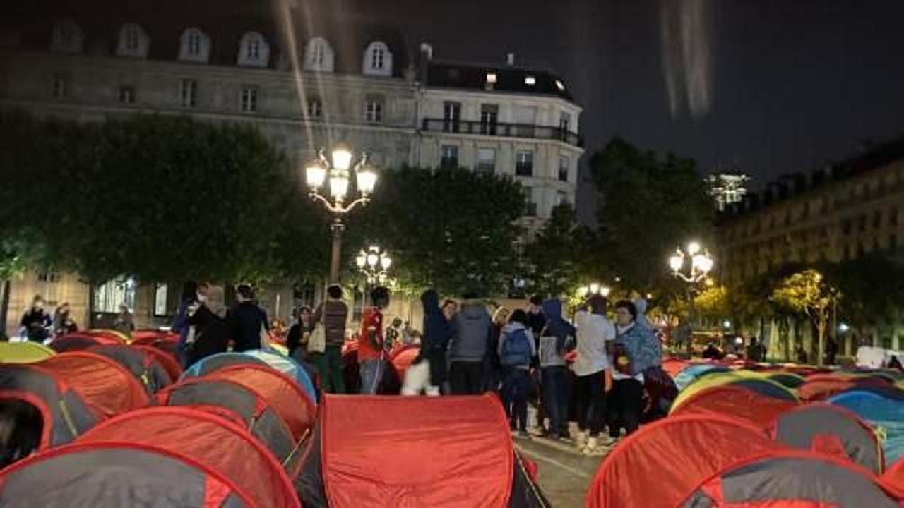 Fransa'da düzensiz göçmenler kamp kurdu