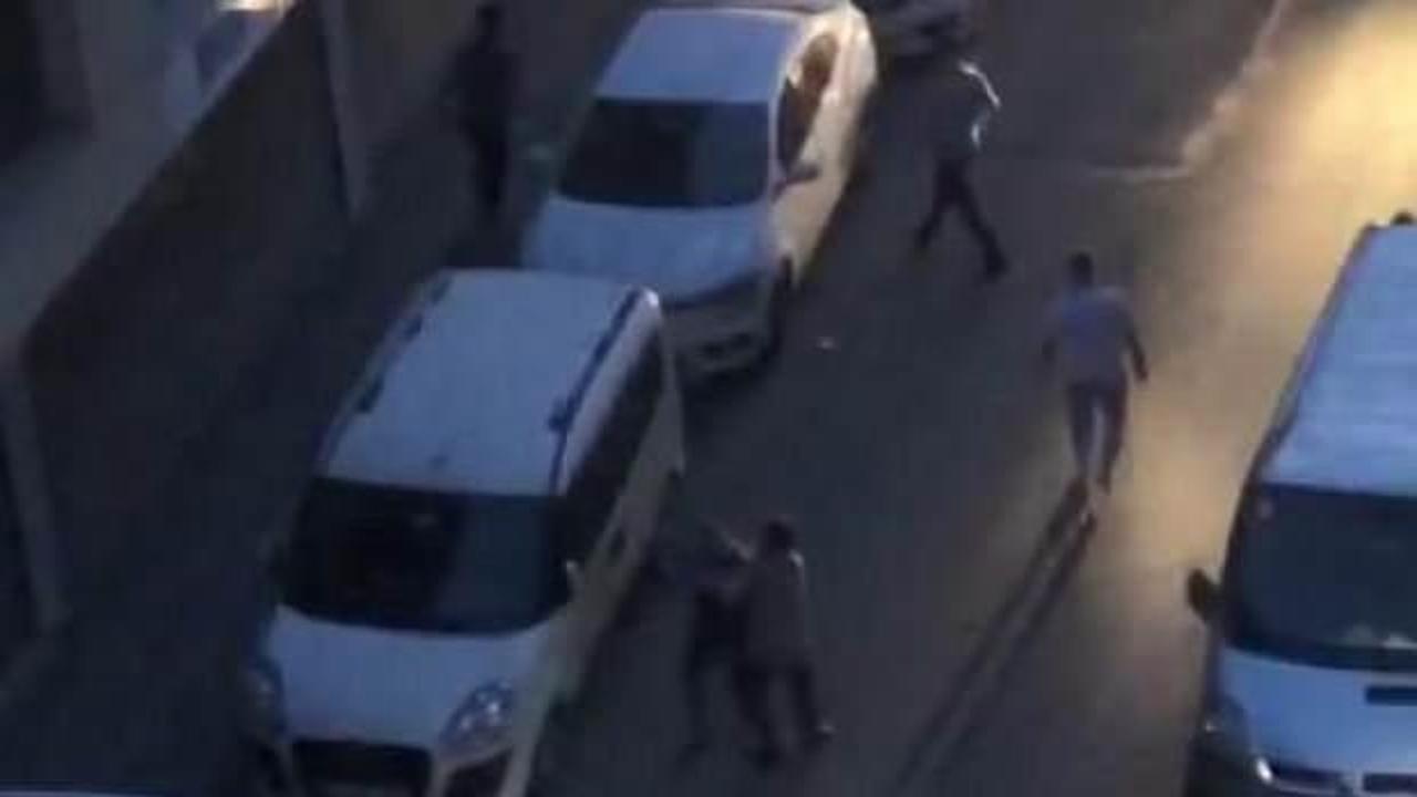 Zeytinburnu'nda sokak ortasında bıçaklı kavga: 1'i ağır 3 yaralı