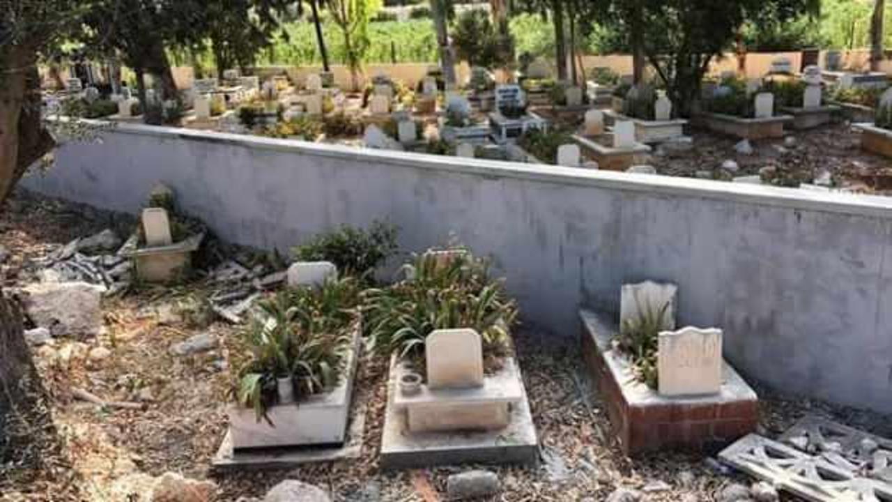 4 mezar, mezarlığın dışında kalınca, yapılan duvar geri yıkıldı