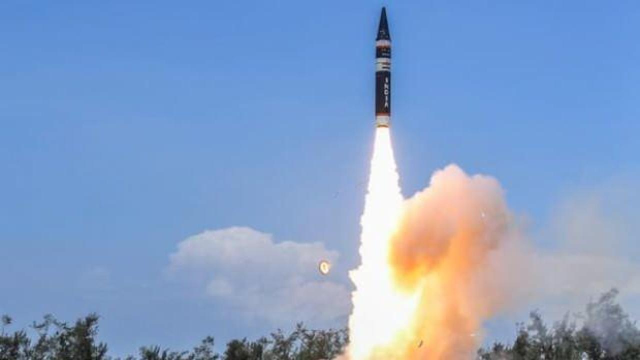 Hindistan'dan yeni nesil füze: Nükleer başlık taşıyacak