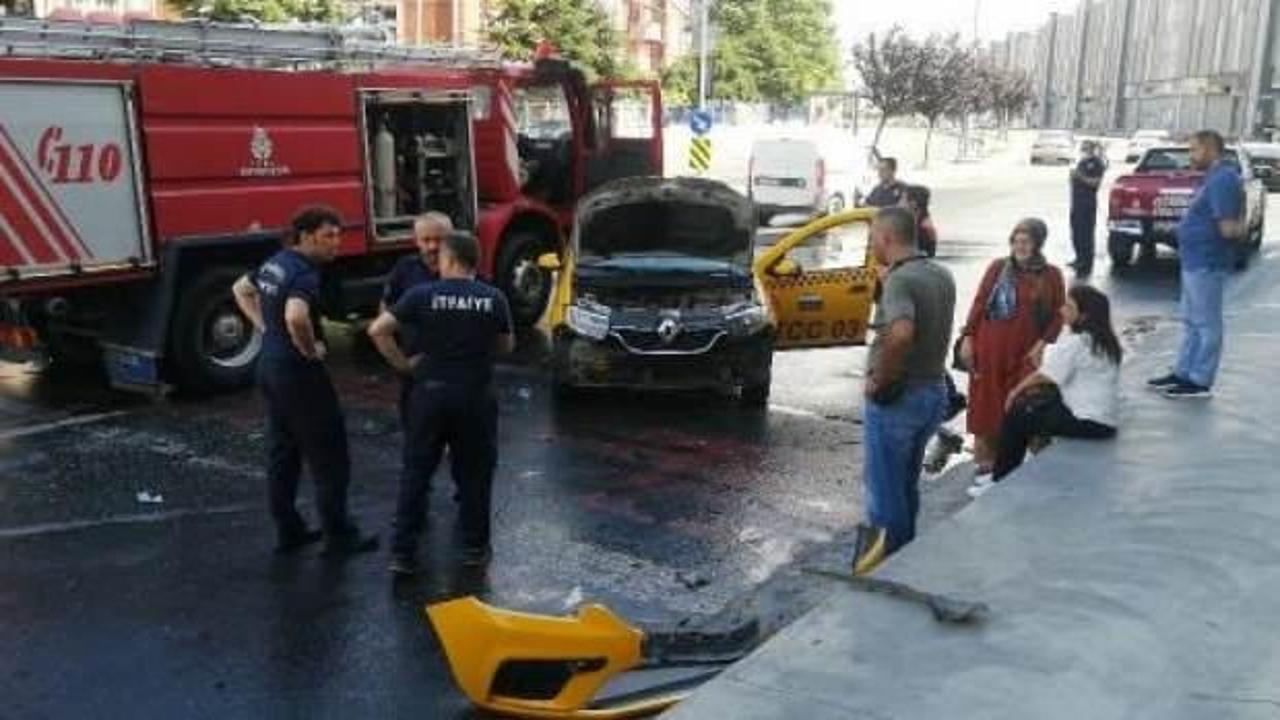 Başakşehir'de yangına giden itfaiye aracı taksiye çarptı: 2 yaralı