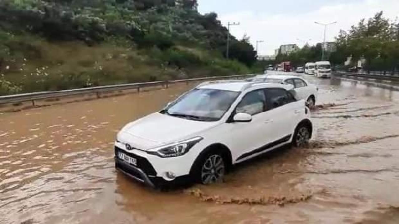 Sağanak yağış Bursa-Yalova yolunda sürücülere zor anlar yaşattı
