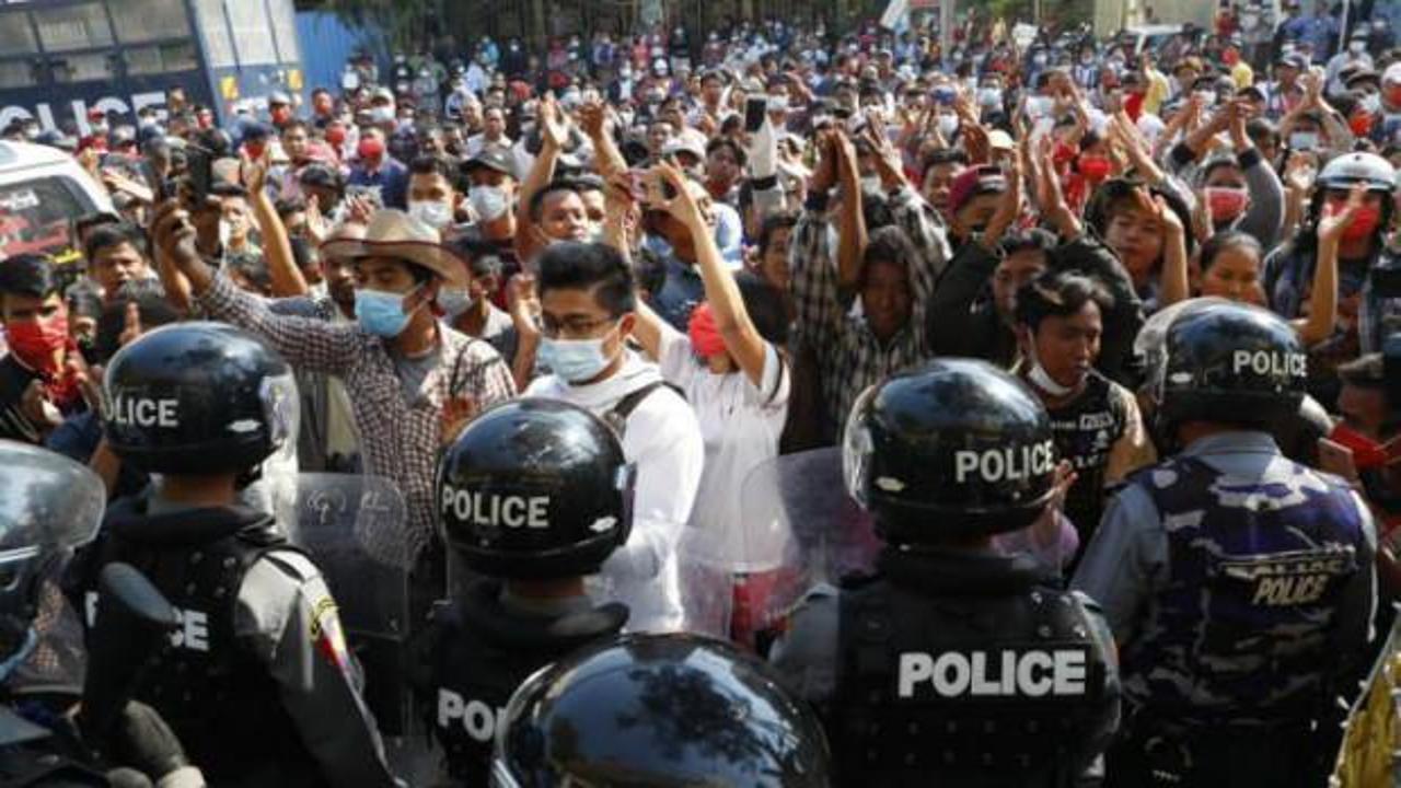 Myanmar'da gözaltındaki 2 bin 296 kişi serbest bırakıldı