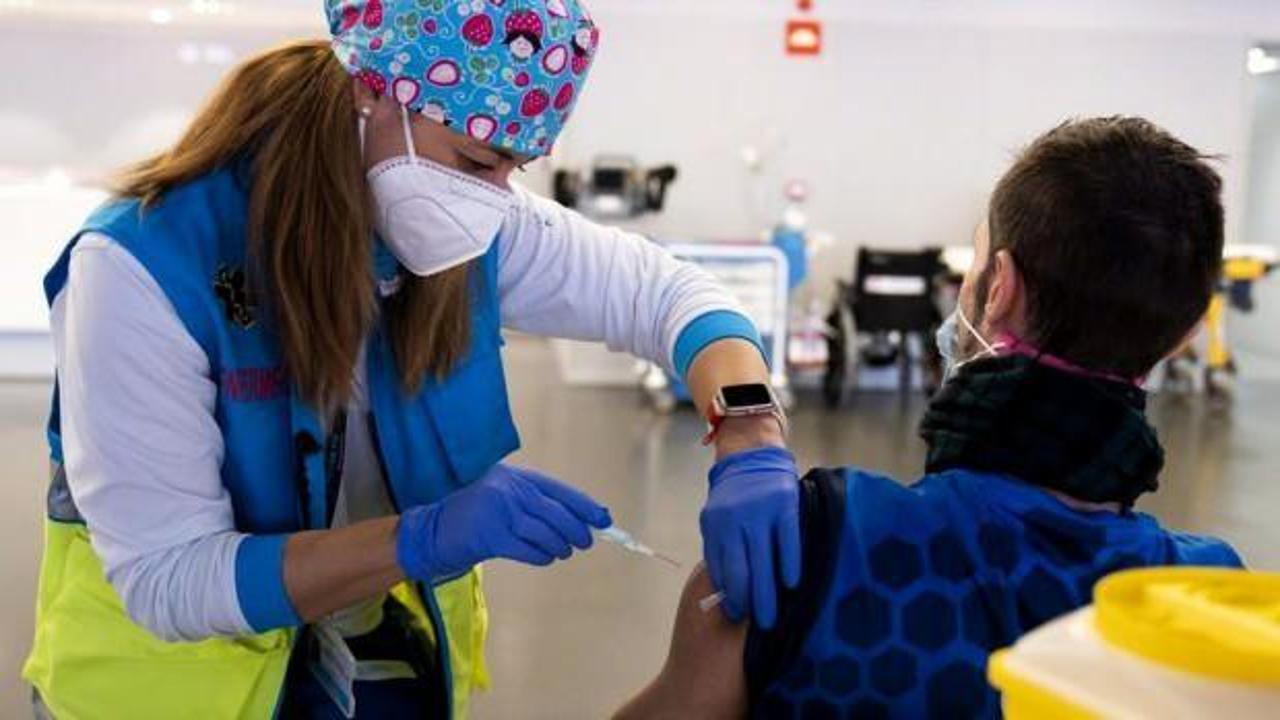 Yunanistan aşı yaptıran gençlere euro dağıtacak