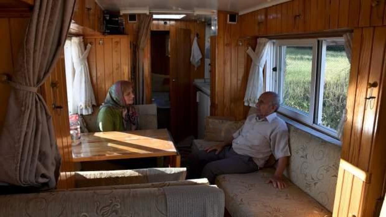 78 yaşındaki Mehmet amca motokaravana dönüştürdüğü minibüsünde eşiyle Türkiye'yi geziyor