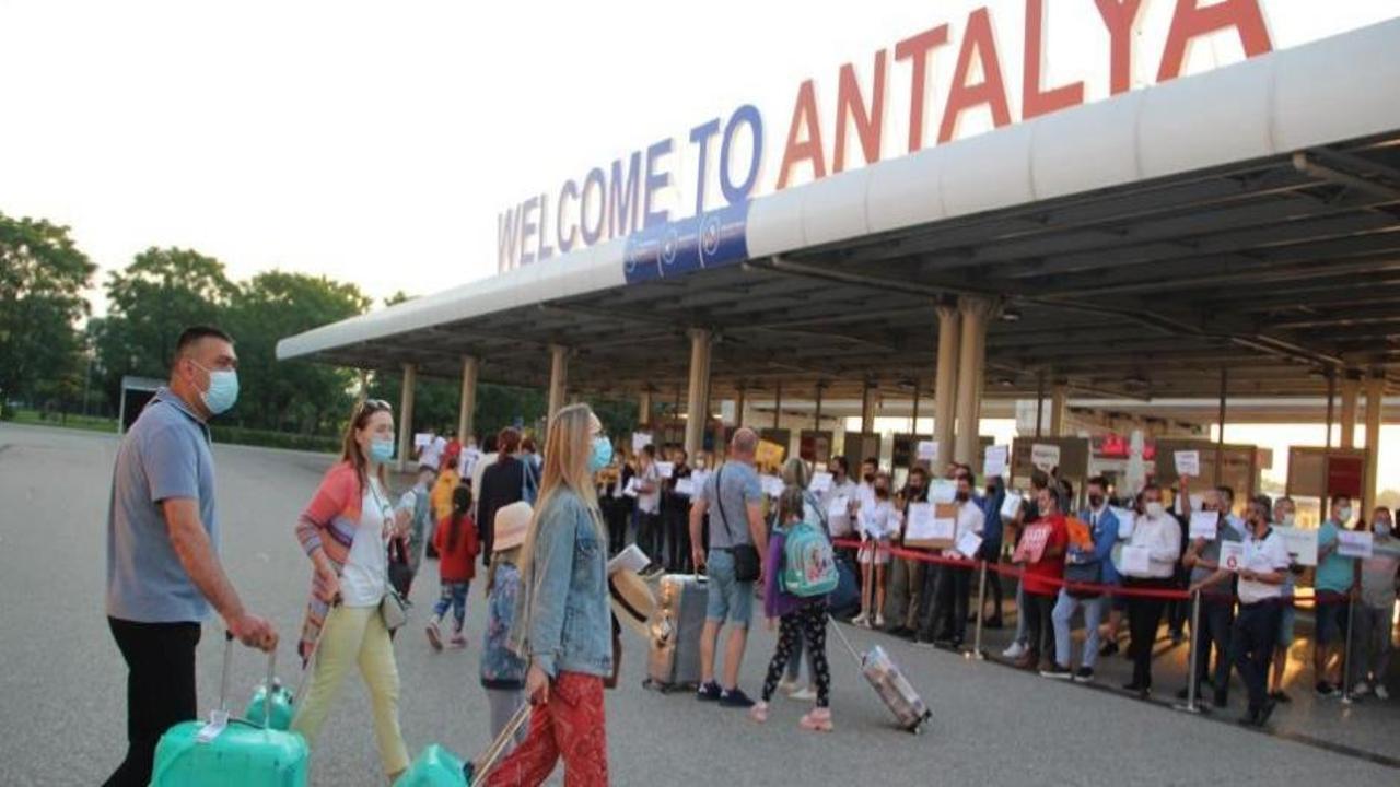 Antalya'ya hafta sonu 683 uçak indi