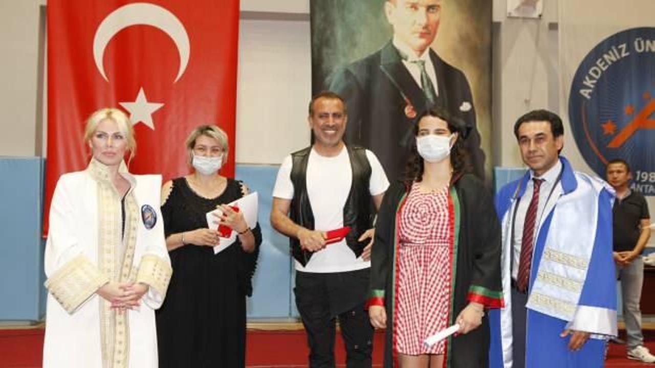 Ayakta alkışlandı! G&ouml;rme engelli Simay azmin adı oldu