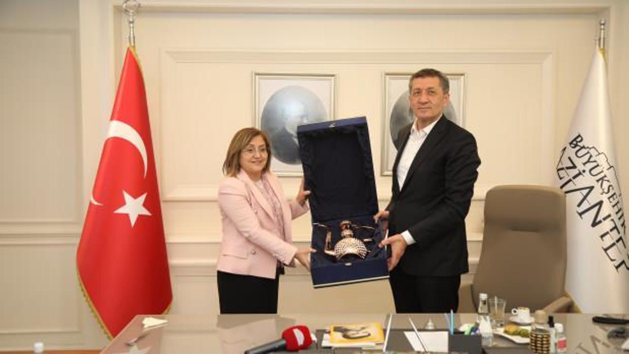 Milli Eğitim Bakanı Ziya Selçuk, Şahin’i makamında ziyaret etti