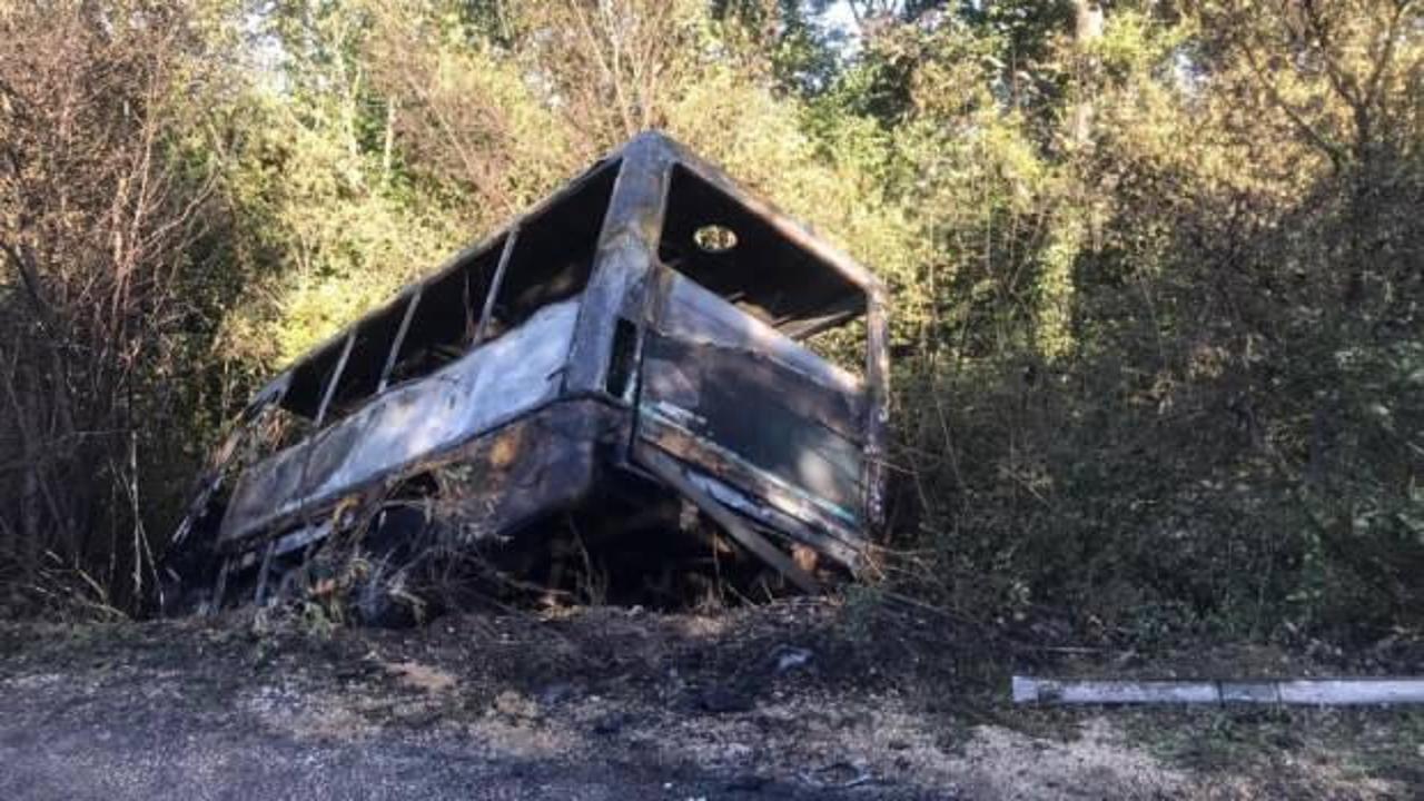 Yolcu minibüsü alev alev yandı: Canlarını son anda kurtardılar