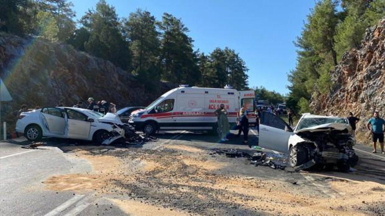Antalya'da iki otomobil çarpıştı: 1 ölü, 6 yaralı