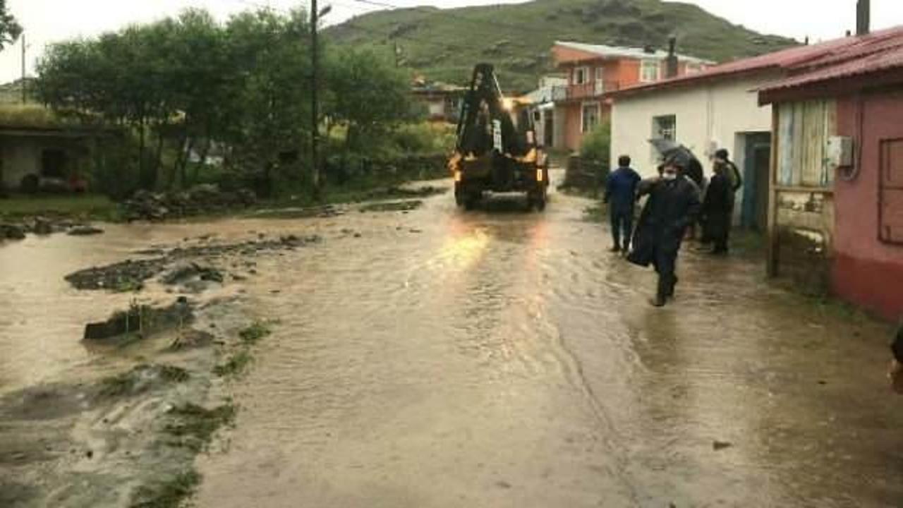 Ardahan'da sel; evleri su bastı