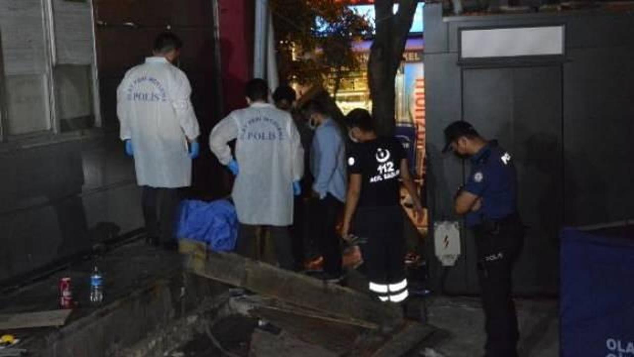 Beyoğlu'nda taksi durağının arkasında ş&uuml;pheli &ouml;l&uuml;m  