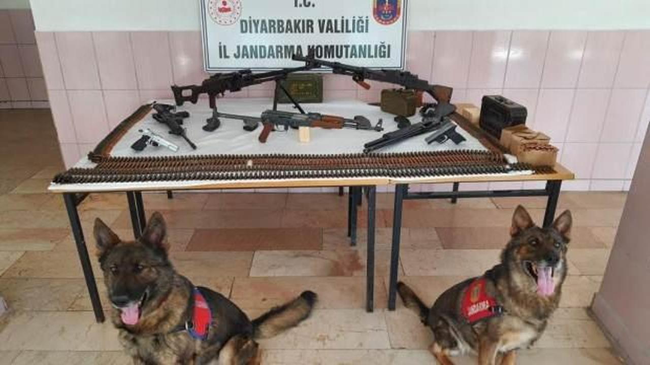 Diyarbakır&rsquo;da şok eden g&ouml;r&uuml;nt&uuml;ler! Cami bah&ccedil;esinden cephanelik &ccedil;ıktı