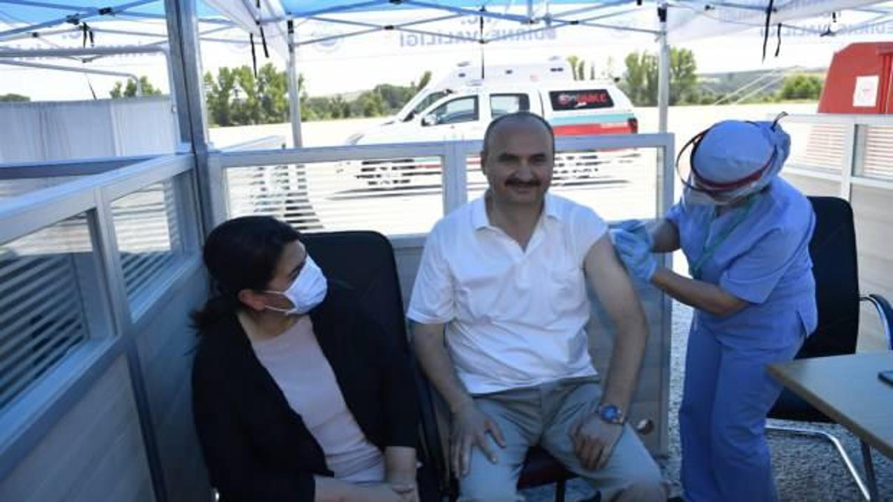 Edirne Valisi Canalp, gurbetçilere Kapıkule'de aşı çağrısı yaptı