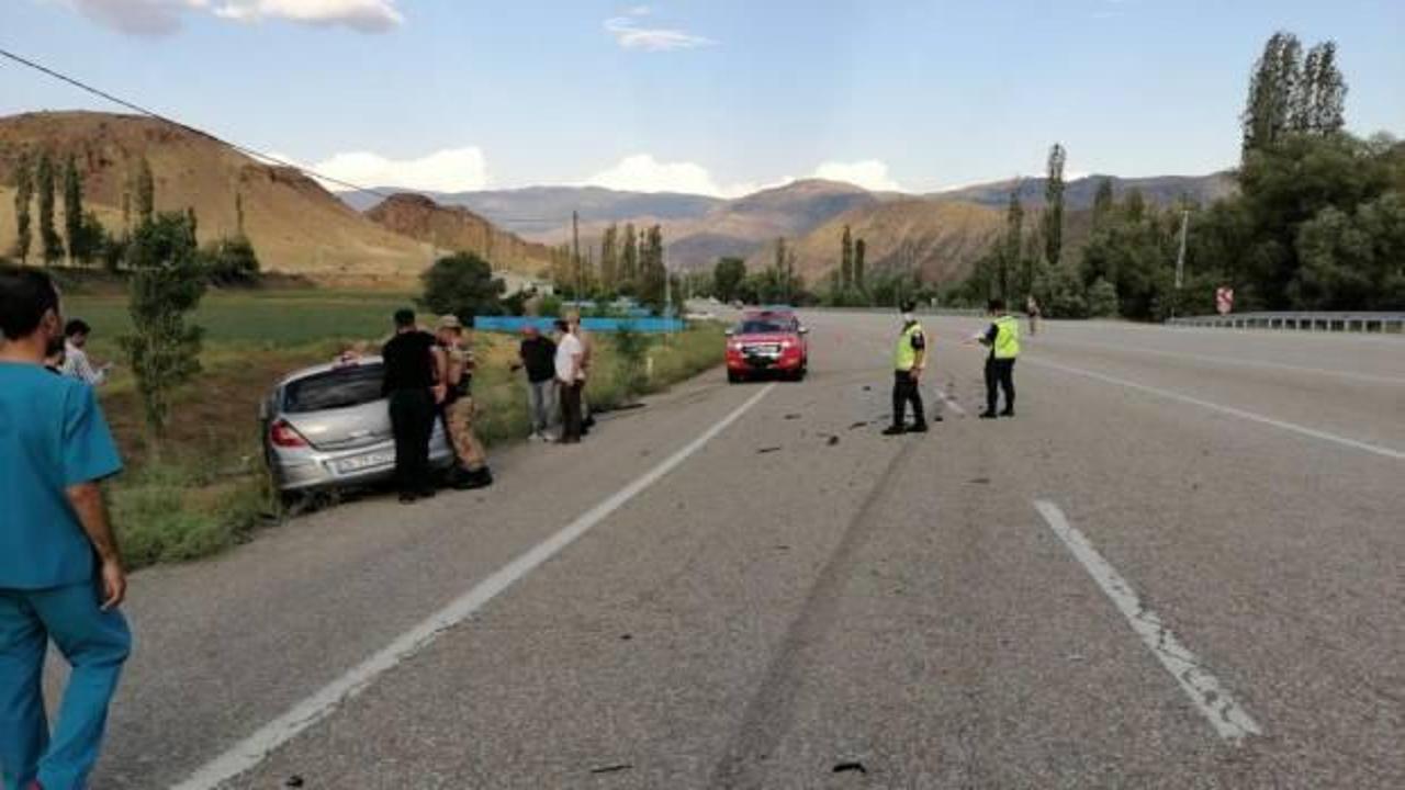 Erzurum’da iki otomobil kafa kafaya çarpıştı: 9 yaralı