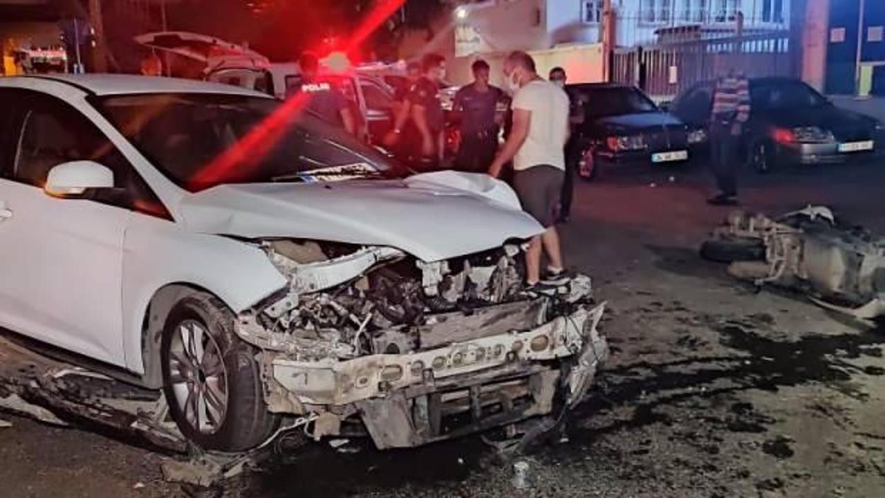 Gaziosmanpaşa&rsquo;da otomobil ile motosiklet &ccedil;arpıştı: 1&rsquo;i ağır 2 kişi yaralandı