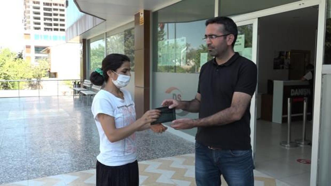 İ&ccedil;i altın dolu &ccedil;anta buldu, insanlık &ouml;lmemiş dedirtti!