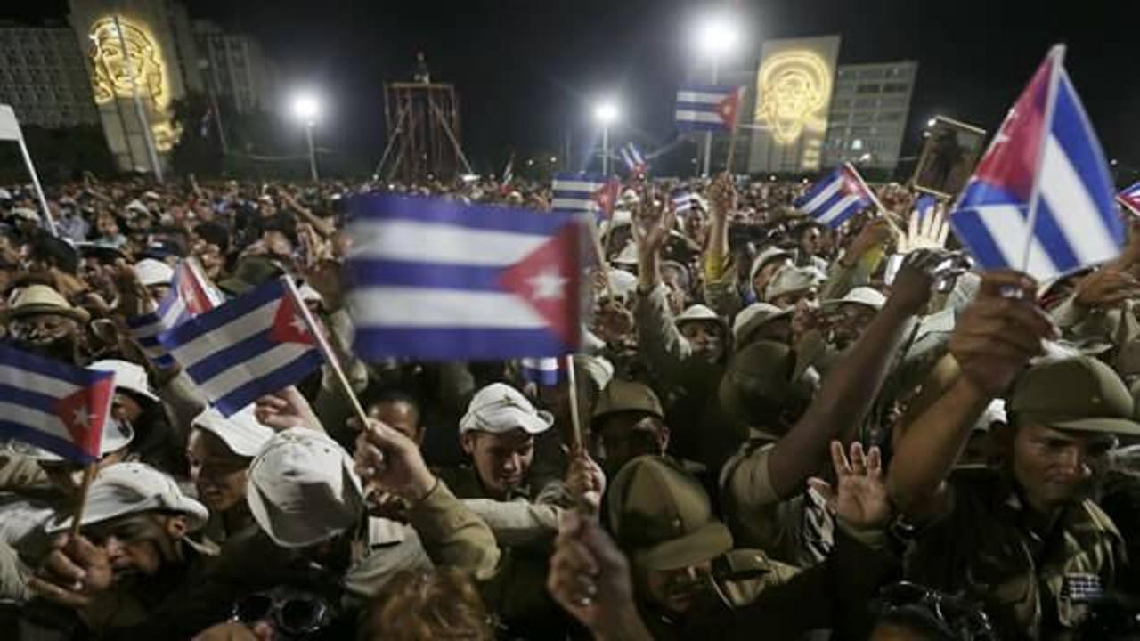 Küba'da yüzlerce kişi özgürlük için sokaklarda