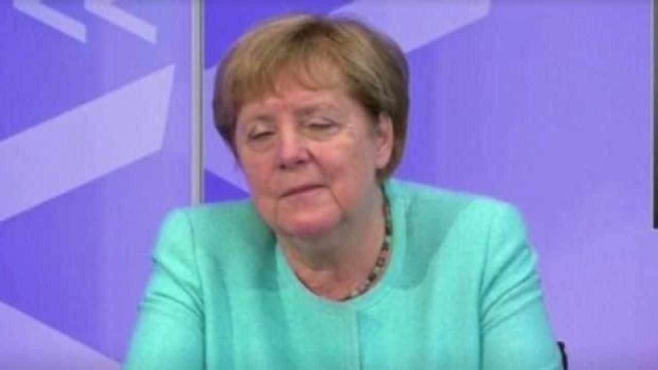 Merkel, &ccedil;evrim i&ccedil;i toplantıda uyukladı